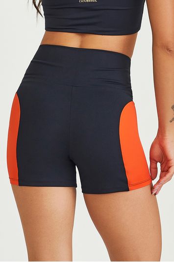 SHORT CURTO NZ COM DETALHE E SILK PRETO