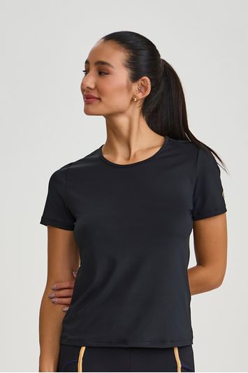 BLUSA UV DRY COM LOGO NA MANGA PRETA