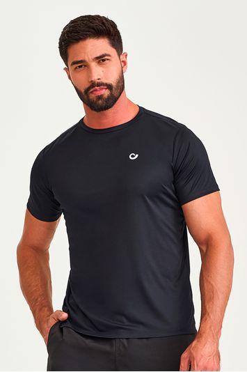 CAMISETA MASCULINA ETIQUETA NO PEITO PRETA