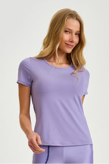 BLUSA UV COM PROTEÇÃO SOLAR E LOGO LILÁS ALFAZEMA