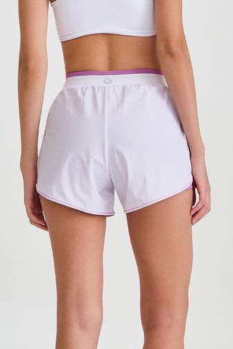 SHORT SOLTO COM EFEITO REFLETIVO BRANCO