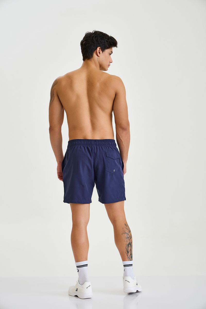 bermuda-masculina-com-bolso-lateral-e-elastico-no-cos-azul-costas_03.jpg