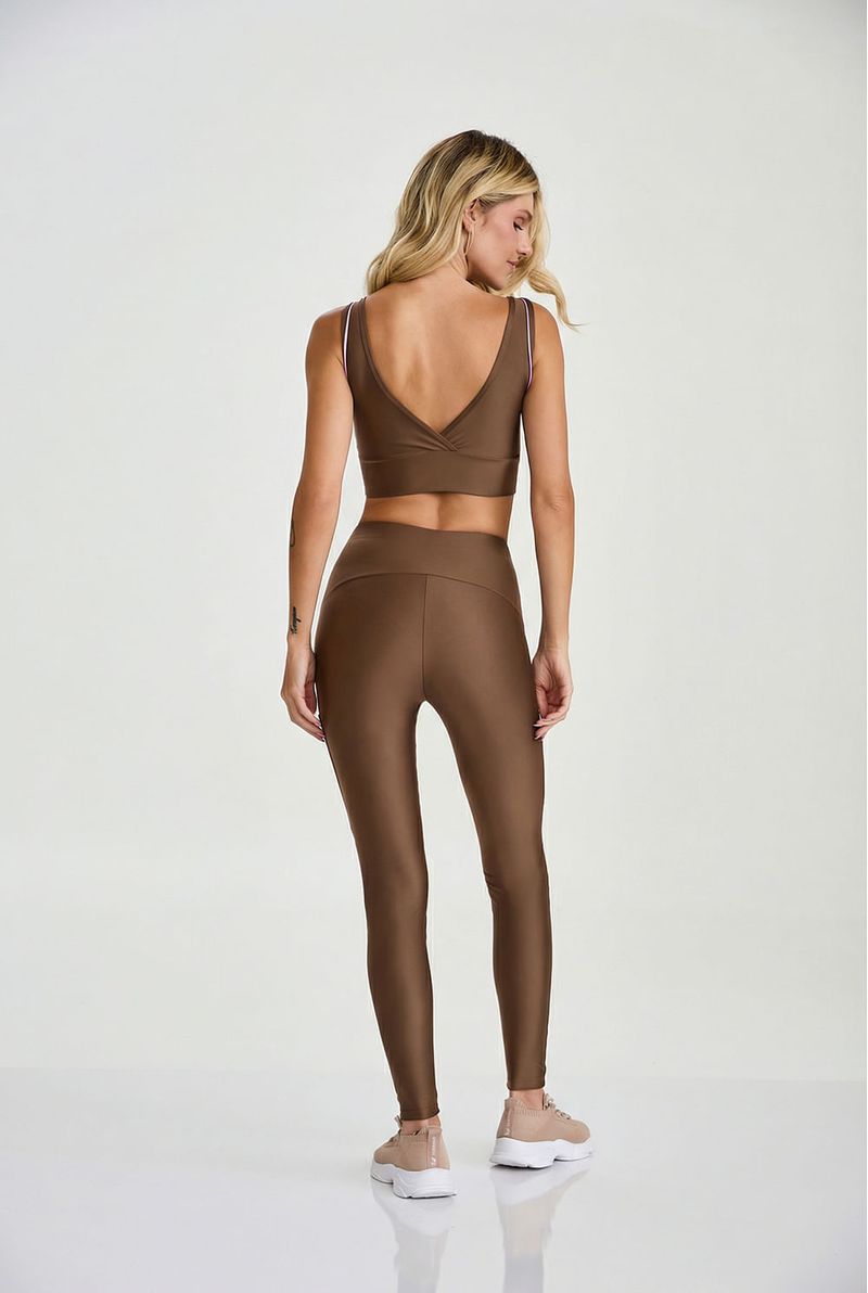 top-cropped-fitness-de-alta-compressao-com-bolso-frontal-marrom-costas_02.jpg
