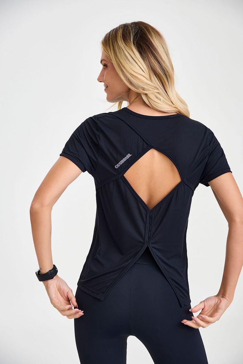 blusa-esportiva-tecido-leve-preta-detalhe-costas _03.jpg