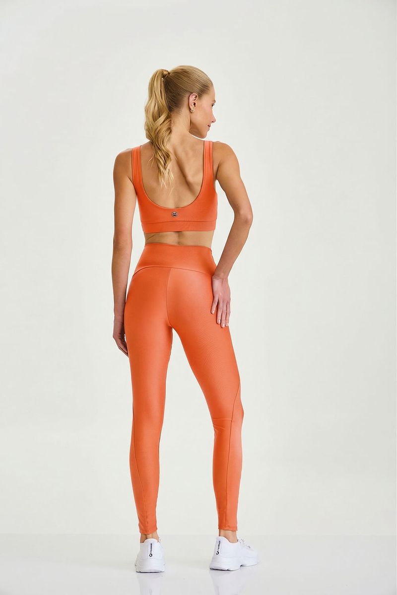legging-fitness-com-cos-invisivel-e-tecico-levemente-brilhante-laranja-costas_02.jpg