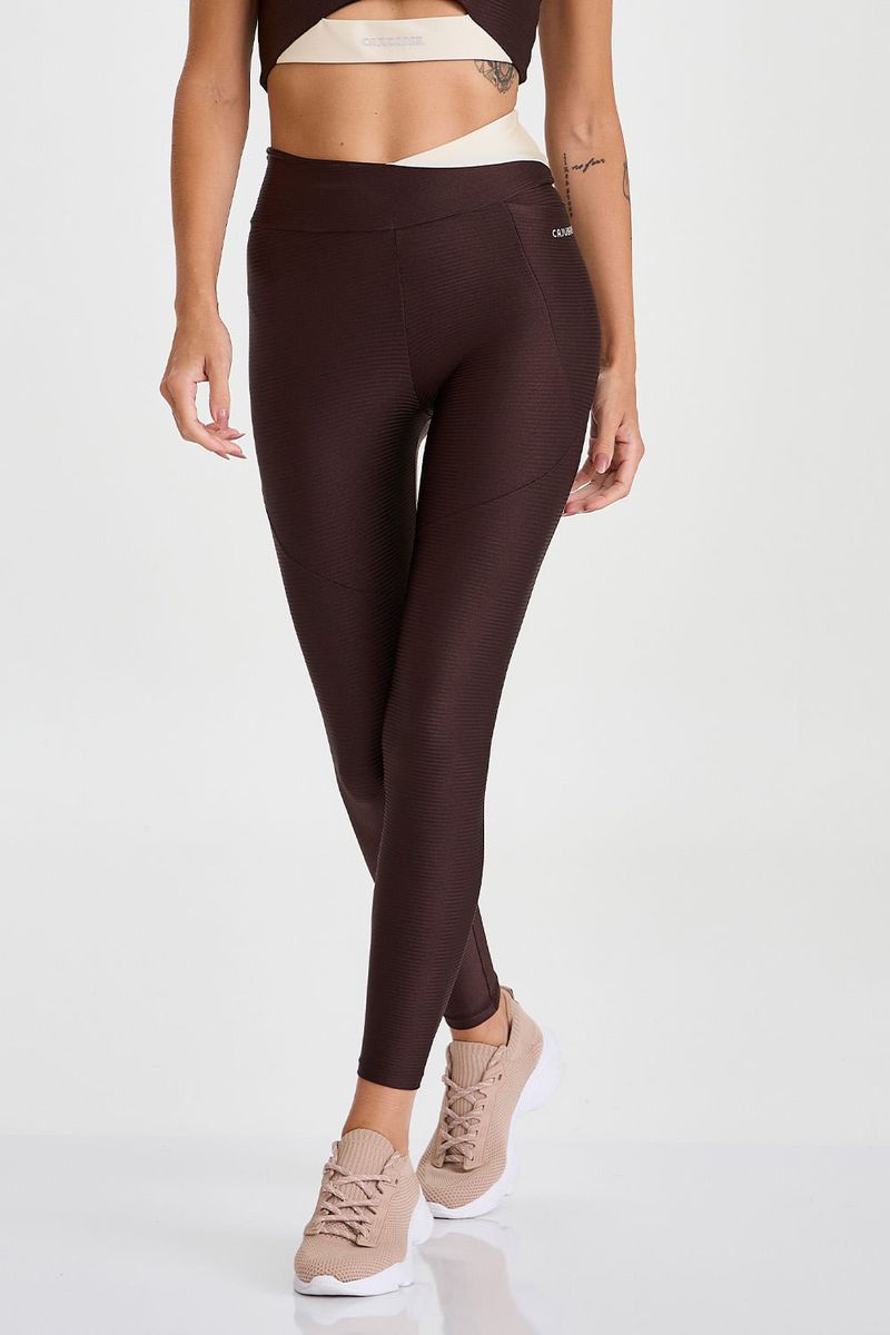 legging-finess-tecido-canelado-com-brilho-marrom-foco-frente_01.jpg