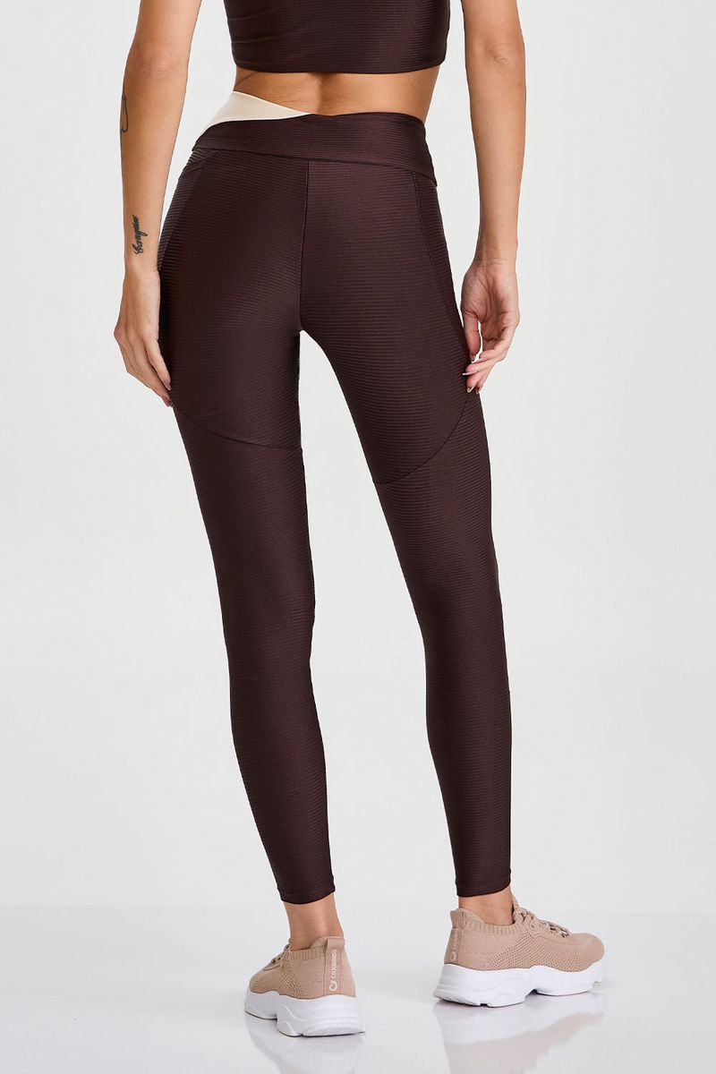 legging-finess-tecido-canelado-com-brilho-marrom-foco-costas_03.jpg