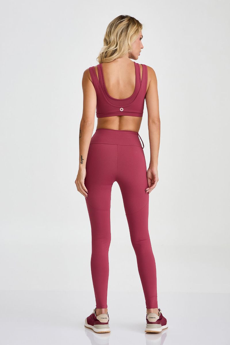 legging-fitness-com-cos-alto-e-bolso-vinho-costas-07.jpg