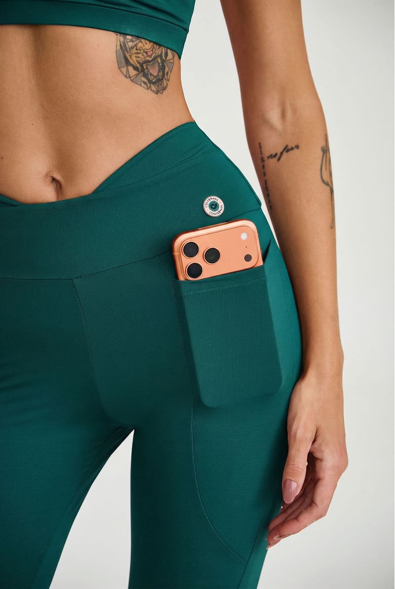 legging-fitness-com-cos-alto-e-bolso-lateral-verde-zoom-bolso_04.jpg