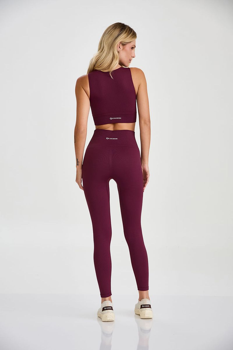 legging-fitness-sem-costura-canelada-com-empina-bum-bum-vinho-costas_02.jpg