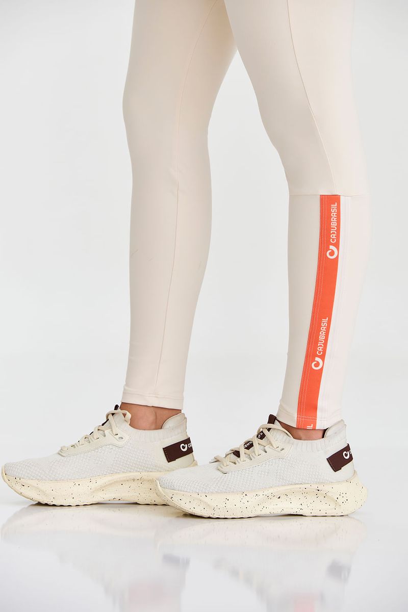 legging-fitness-com-compressao-e-bolso-no-cos-off-white-detalhe-pernas_06.jpg
