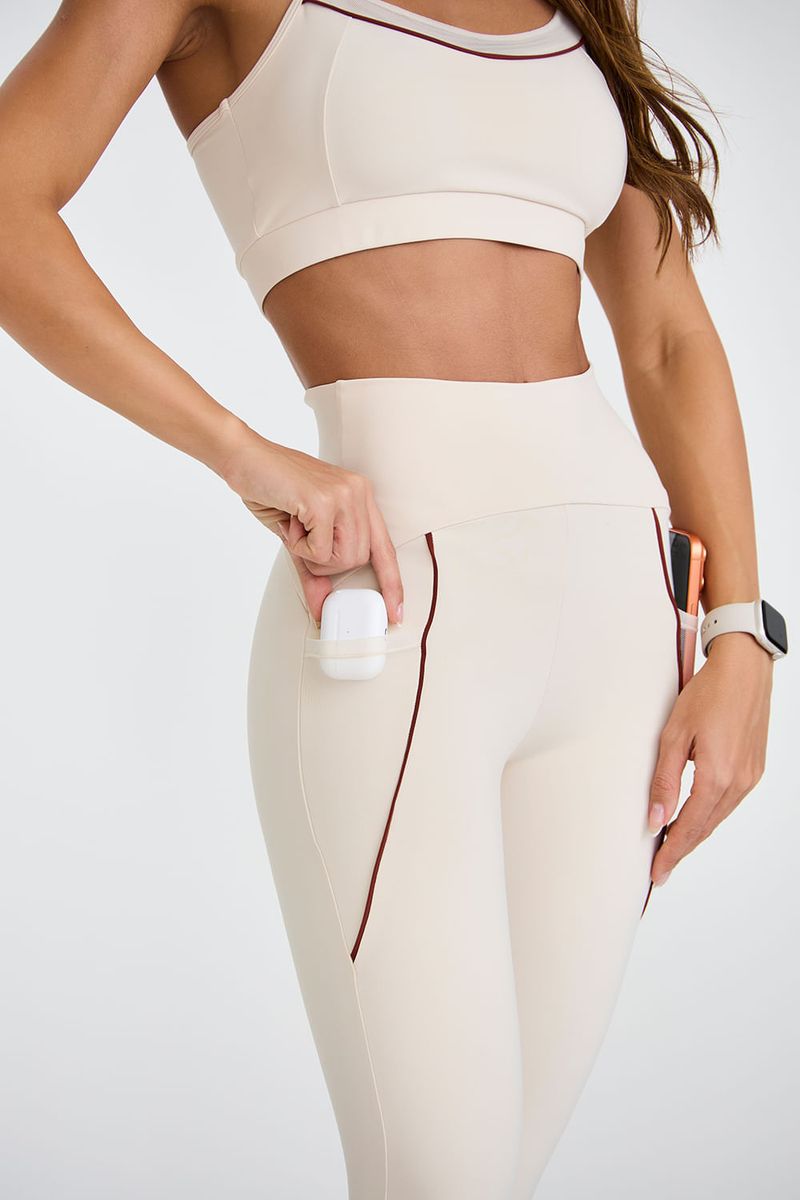 legging-fitness-com-proteção-uv-e-bolsos-off-white-detalhe-bolso_07.jpg