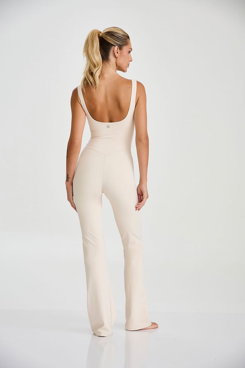 macacao-fitness-flare-com-empina-bumbum-off-white-costas_02.jpg