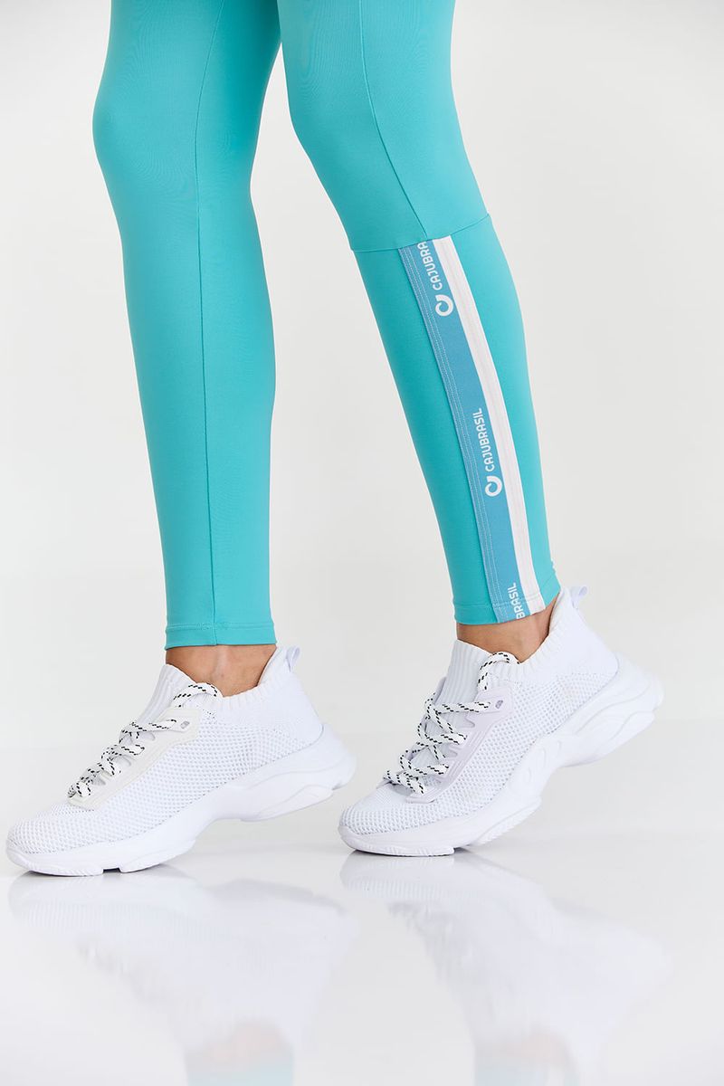 legging-fitness-com-compressao-e-bolso-no-cos-azul-detalhe-pernas_07.jpg