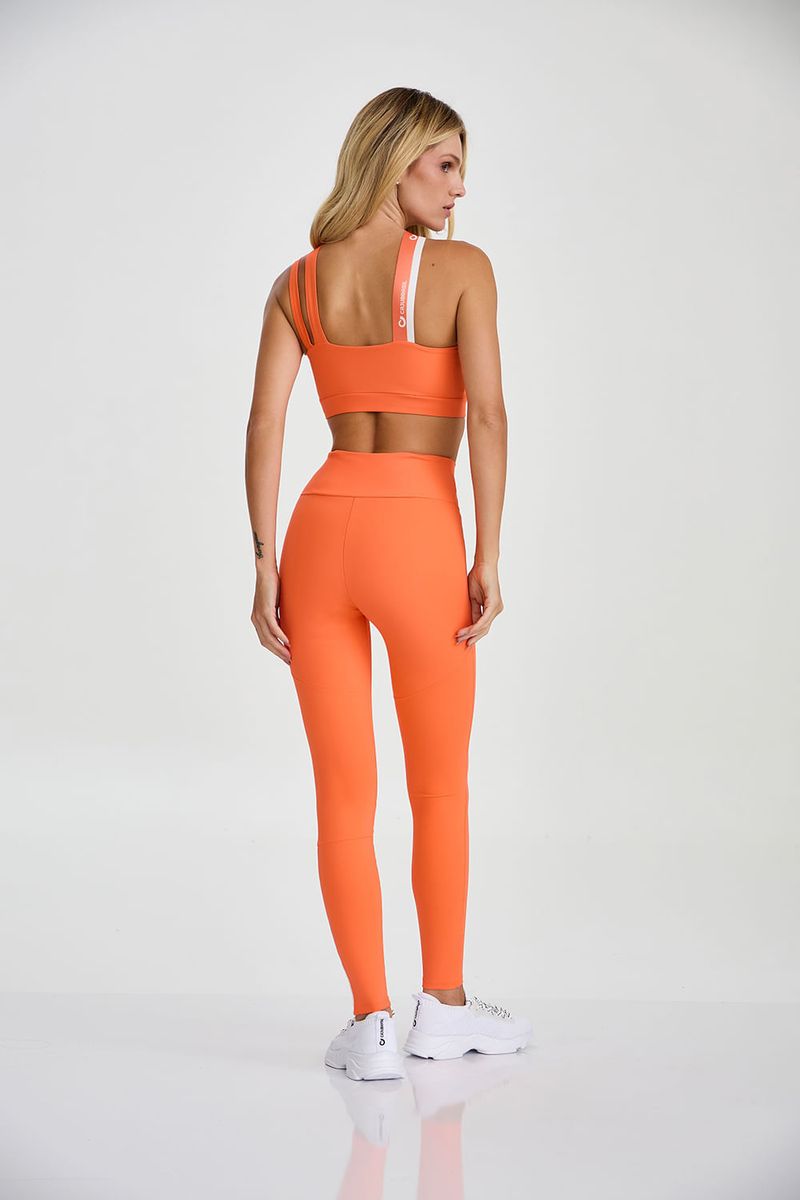 legging-fitness-com-compressao-e-bolso-no-cos-laranja-costas_02.jpg